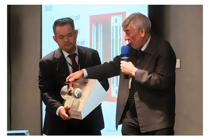 复盛团队在马来西亚柔佛新山开展节能技术交流,配图 2