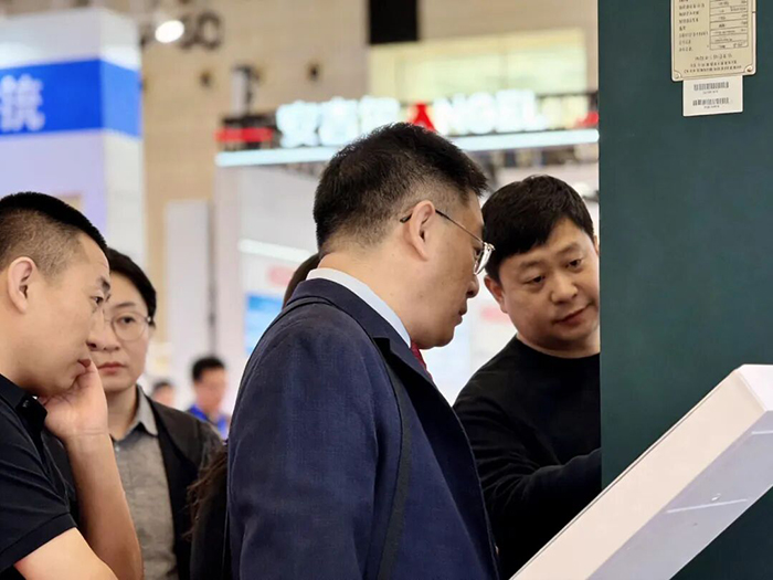 复盛参加 CHCC2026，展示无油空气系统方案，配图 2