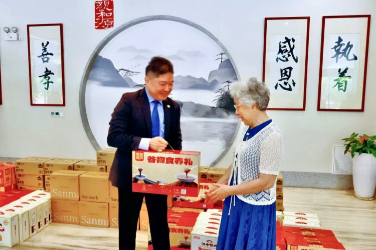 复盛与浙江区域经销商开展杭州养老院慰问，配图 2