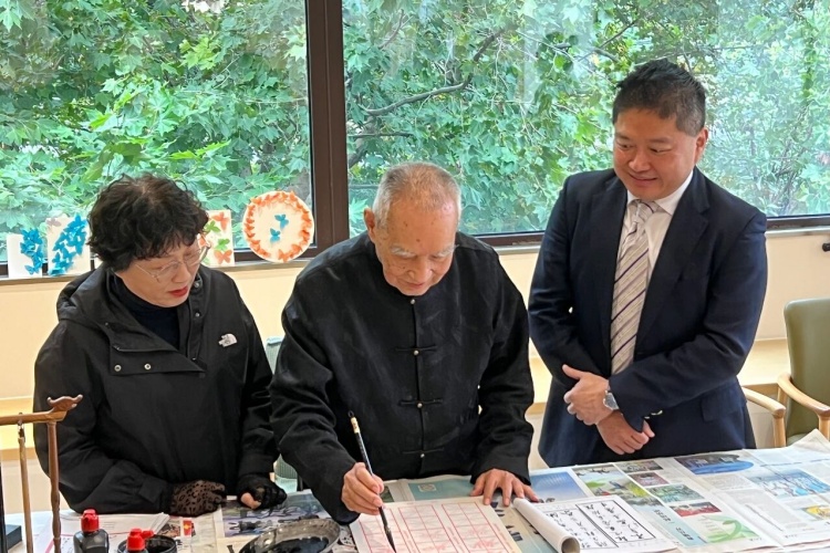 复盛携经销商在石家庄开展敬老慰问，配图 2